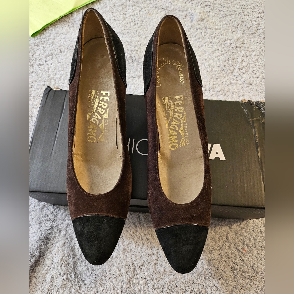 Salvatore Ferragamo Women's Black and Brown Pumps